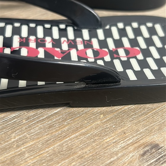 Coach New York Landon Gold Bow Thong Flip Flop Sandal Women Size 6 - Picture 14 of 17